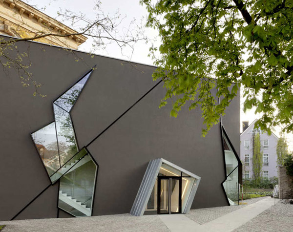 Daniel Libeskind : rozbudowa budynku
