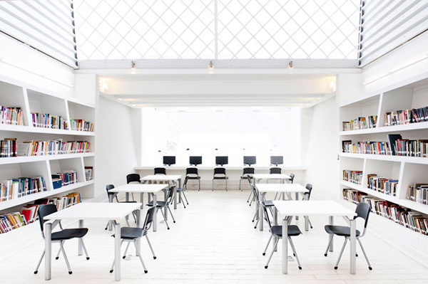 Nowoczesne wnętrze biblioteki w Chile 