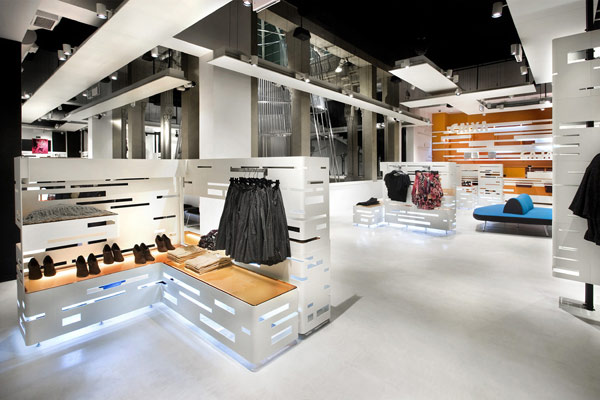 Projekt wnętrza sklepu : H&M, Barcelona