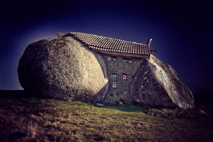 Casa do Penedo czyli dom w kamieniu - niezwykły projekt z Portugalii