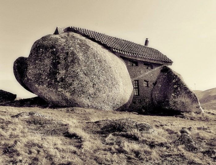 Casa do Penedo czyli dom w kamieniu - niezwykły projekt z Portugalii