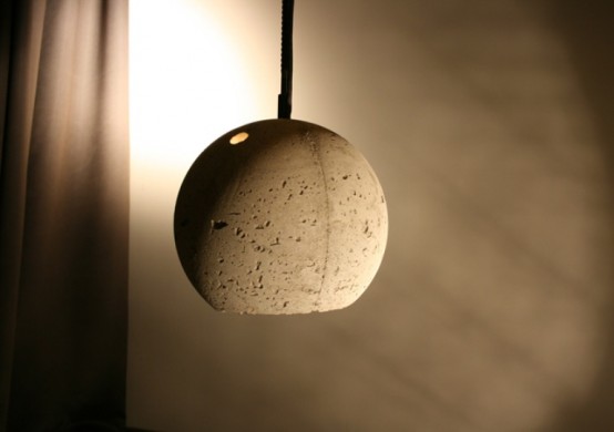 Betonowa lampa nad stołem