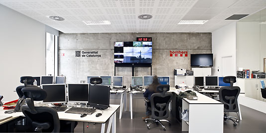 Nowoczesna technologia w budynku 112 Reus : ACXT