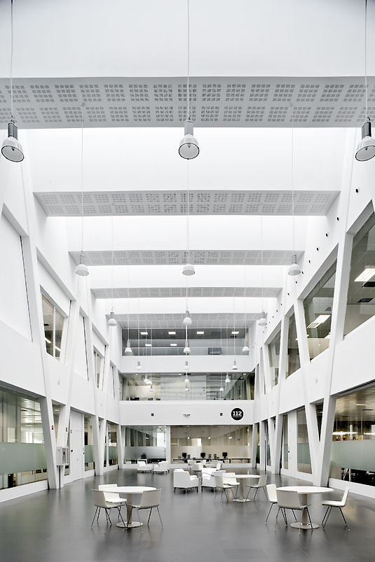 Nowoczesna technologia w budynku 112 Reus : ACXT