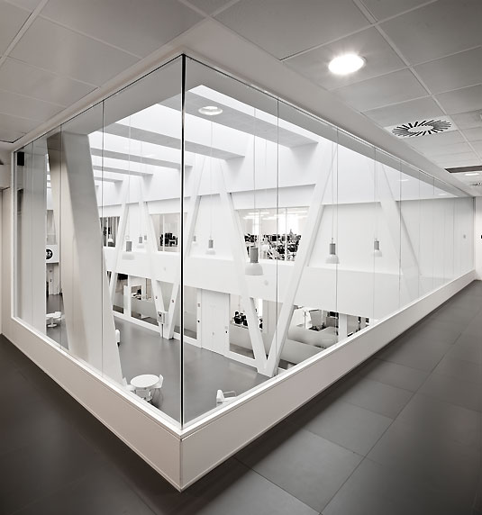 Nowoczesna technologia w budynku 112 Reus : ACXT