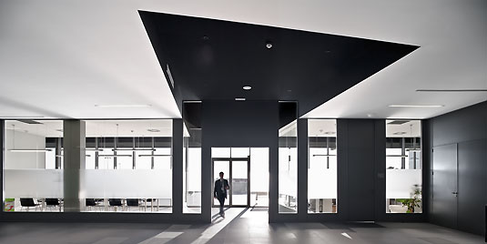Nowoczesna technologia w budynku 112 Reus : ACXT