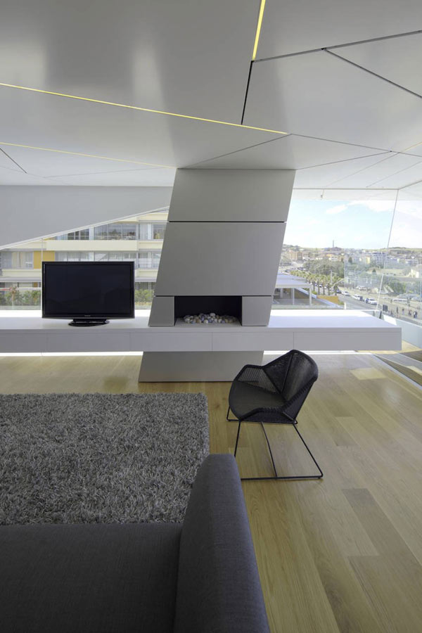 Nowoczesny apartament na dachu zabytkowej kamienicy : MPR Design Group