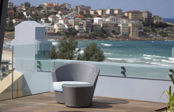 Nowoczesny apartament na dachu zabytkowej kamienicy : MPR Design Group