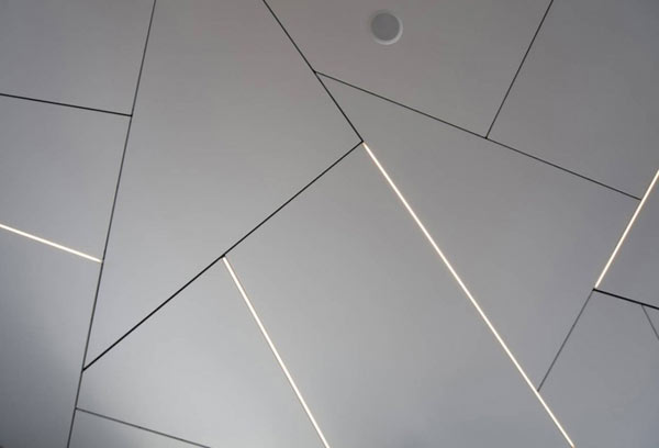 Nowoczesny apartament na dachu zabytkowej kamienicy : MPR Design Group
