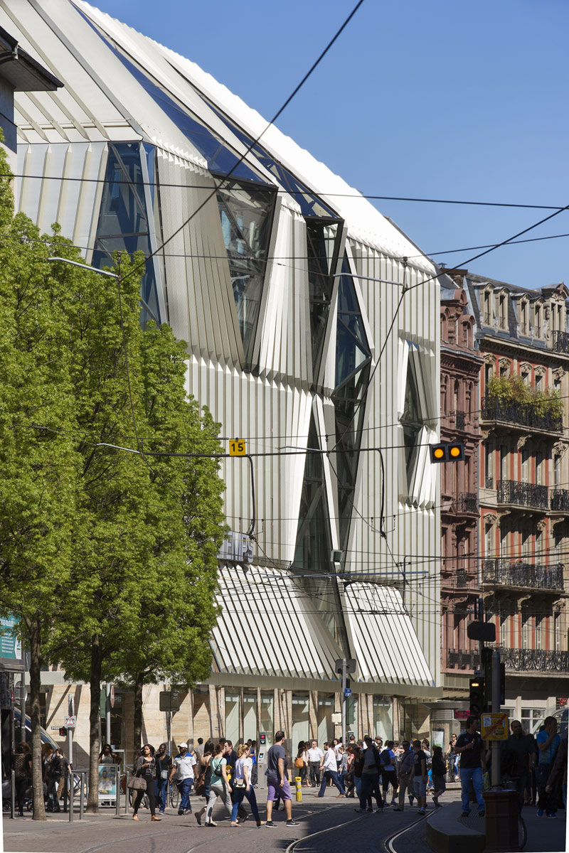 Odważna przebudowa budynku Printemps: Strasbourg, Francja
