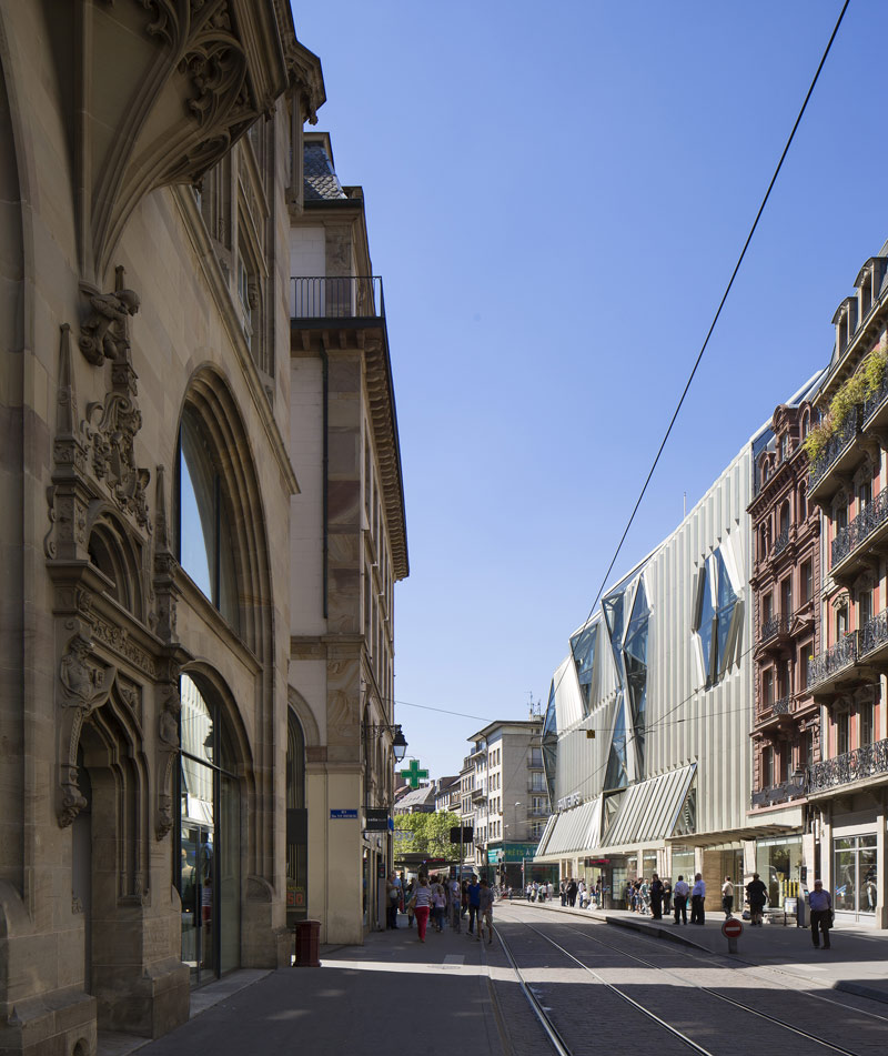Odważna przebudowa budynku Printemps: Strasbourg, Francja