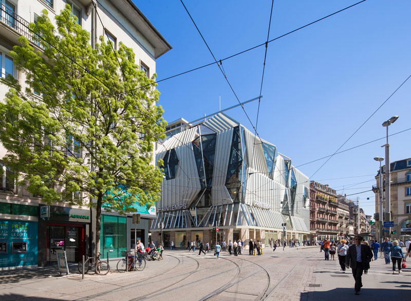 Odważna przebudowa budynku Printemps: Strasbourg, Francja