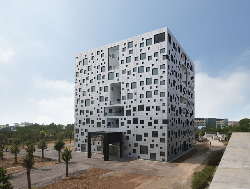 Rozrzeźbiona elewacja budynku biurowego : Sako Architects, Chiny