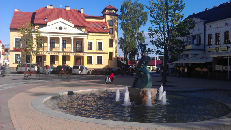 Mikołajki : nowoczesny rynek z historią w tle