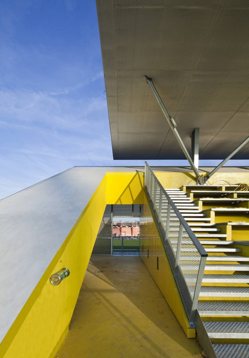 Zasiądź na nowych trybunach : stadion Duvauchelle de Créteil 