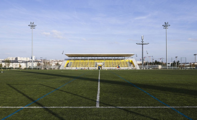 Zasiądź na nowych trybunach : stadion Duvauchelle de Créteil 