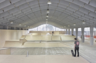 Adaptacja budynku fabrycznego : Skate Park, Francja