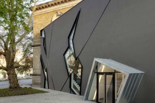 Daniel Libeskind : rozbudowa budynku
