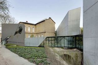 Daniel Libeskind : rozbudowa budynku