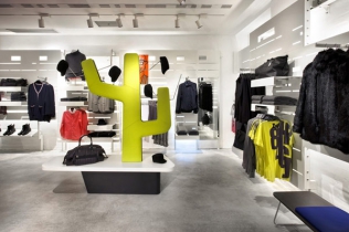 Projekt wnętrza sklepu : H&M, Barcelona