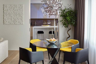 Naturalne materiały zdobiące apartament w Moskwie