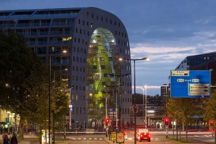 Potężna architektura hali targowej w Rotterdamie