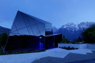 Budynek konferencyjny w Dolomitach : MHM Architects, Austria