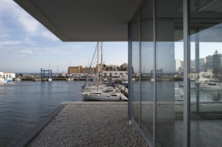 Port w Hiszpanii : budynek obsługi 