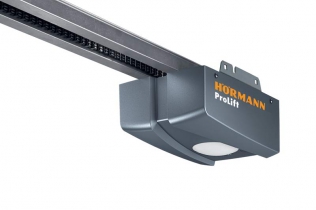 DecoColor. Segmentowa brama garażowa RenoMatic light firmy Hörmann w nowej odsłonie