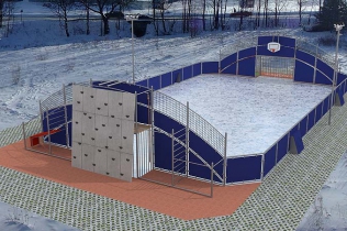 Ścianka tenisowa i lodowisko – nowe funkcjonalności boiska GolBox
