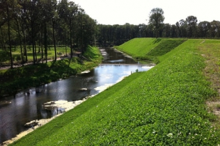 Kładka : niewidzialny most w Holandii