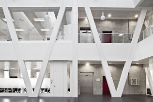 Nowoczesna technologia w budynku 112 Reus : ACXT
