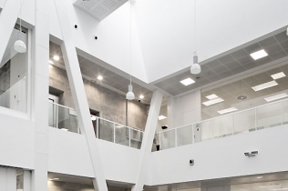 Nowoczesna technologia w budynku 112 Reus : ACXT