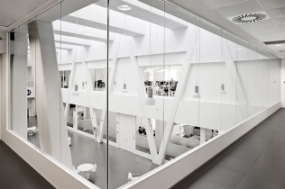 Nowoczesna technologia w budynku 112 Reus : ACXT