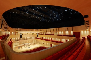 Projekt z rozmachem: Spira Performing Arts Center