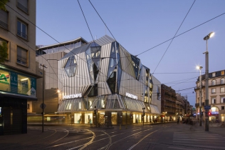 Odważna przebudowa budynku Printemps: Strasbourg, Francja
