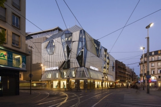 Odważna przebudowa budynku Printemps: Strasbourg, Francja