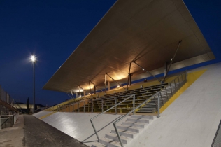 Zasiądź na nowych trybunach : stadion Duvauchelle de Créteil 