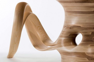 Stół jak drewniana rzeźba