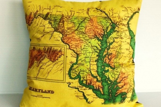 Atlas geograficzny w sypialni