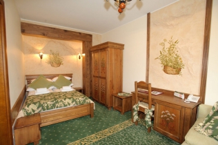 Magiczna atmosfera Bieszczad w zaciszu i komforcie : Hotel Carpatia 