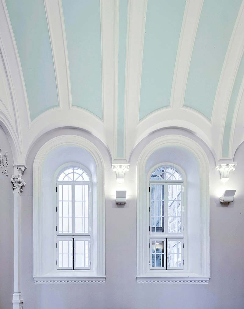Zabytkowy klasztor przekształcony w ratusz